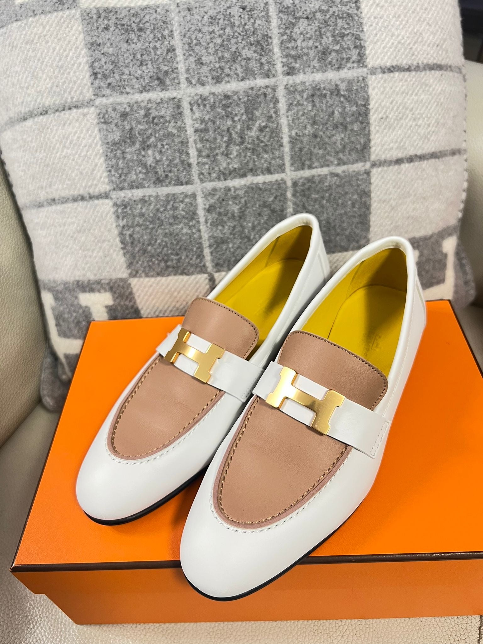 【Preloved】Hermes 特別拼色款真皮鞋 (尺碼37.5 正碼) (訂金$500,總售價為 $4,900)【ST016】