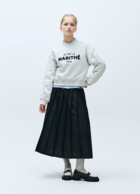 韓國 Marithe Francois Girbaud W APPLIQUE LOGO CROP SWEATSHIRT【MF325】