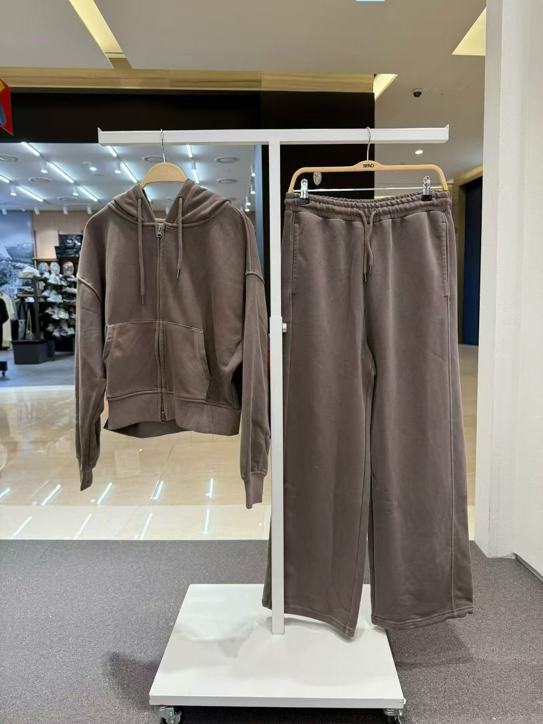 韓國 SPAO Pigment Wide Sweatpants【SP236】