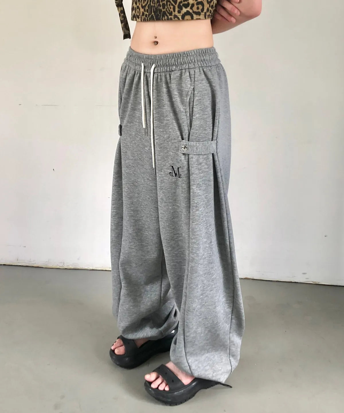 韓國 Mucent Weir Side Button Sweat Pants【MU045】