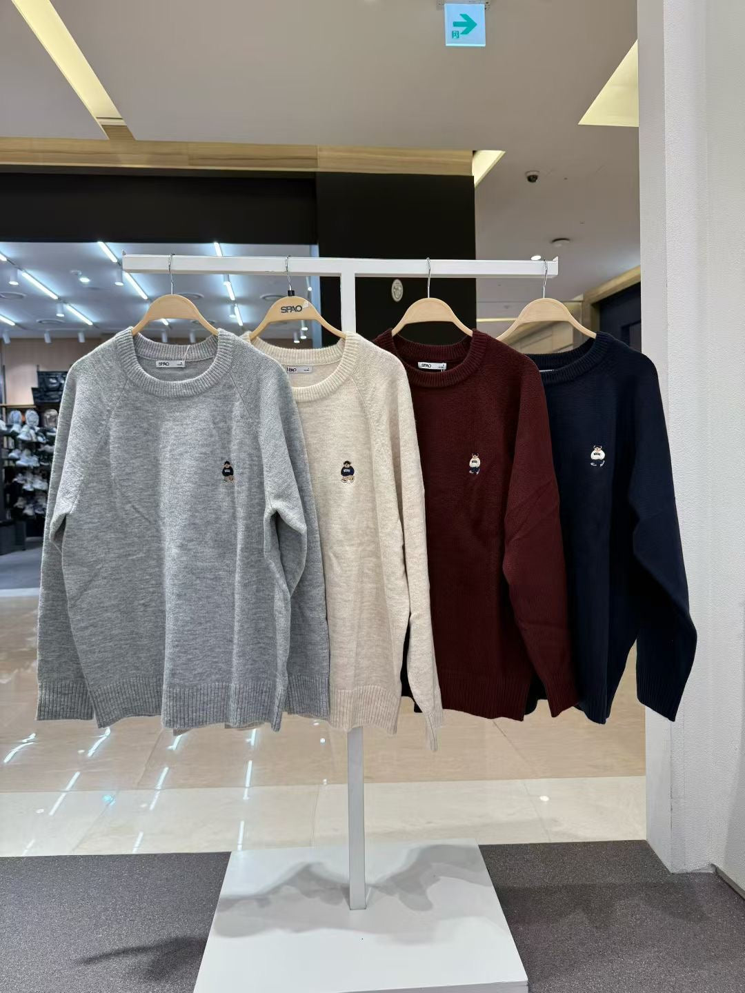 韓國 SPAO Embroidered Round Neck Sweater【SP241】