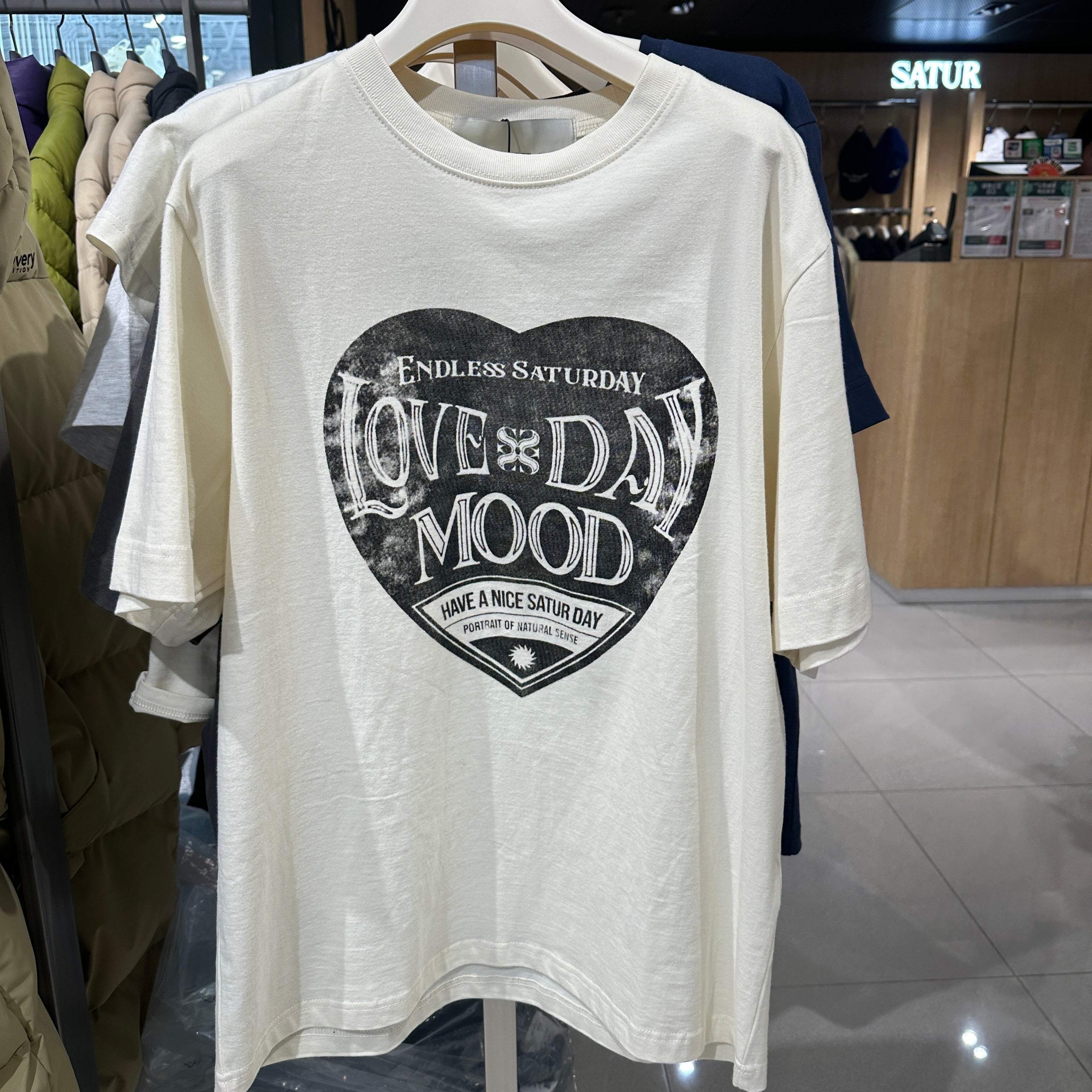 韓國 Satur Saturday Retro Mood Graphic T-Shirt【SR076】
