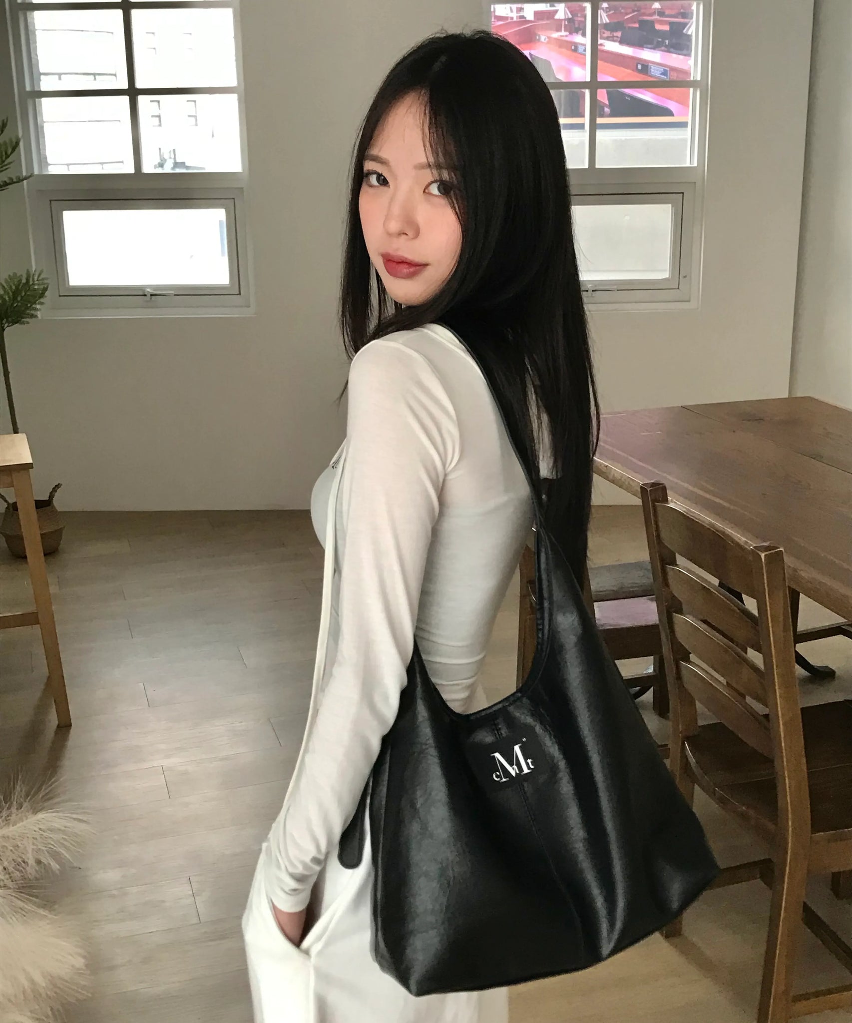 韓國 Mucent Crescent Leather Shoulder Bag【MU003】