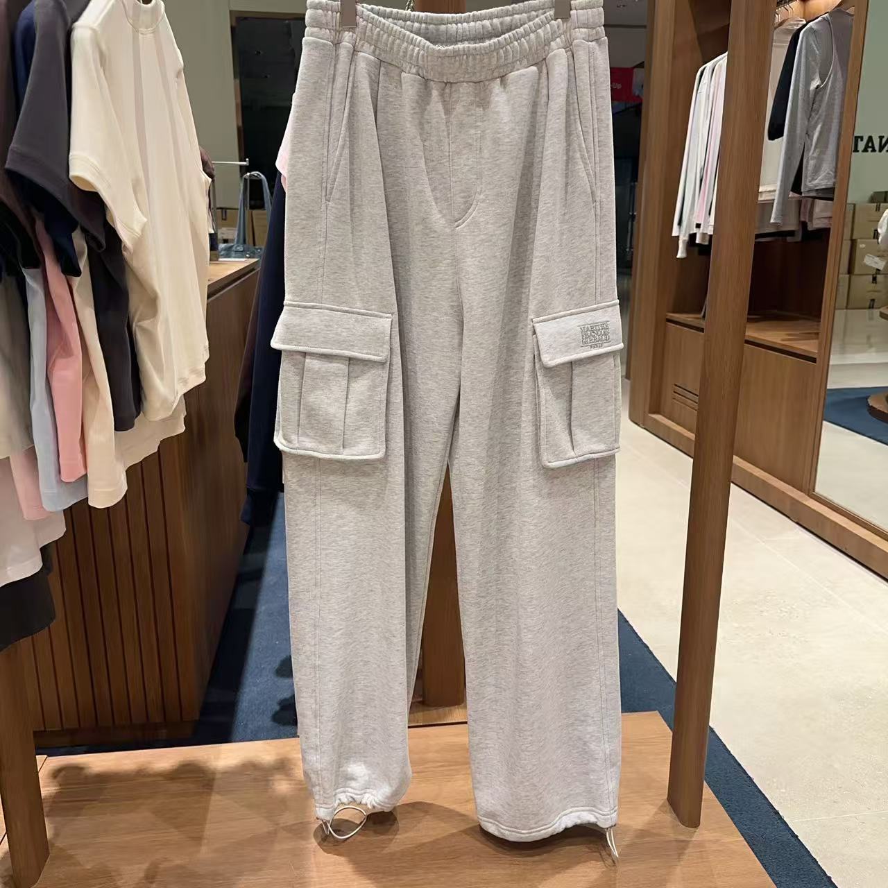 韓國 Marithe Francois Girbaud Classic Logo One Tuck Cargo Sweat Pants【MF726】