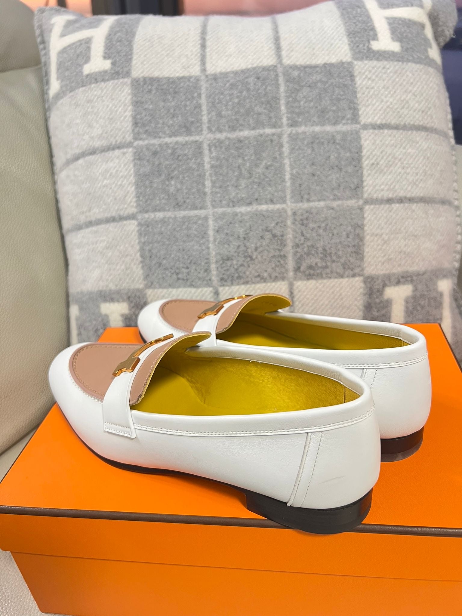 【Preloved】Hermes 特別拼色款真皮鞋 (尺碼37.5 正碼) (訂金$500,總售價為 $4,900)【ST016】