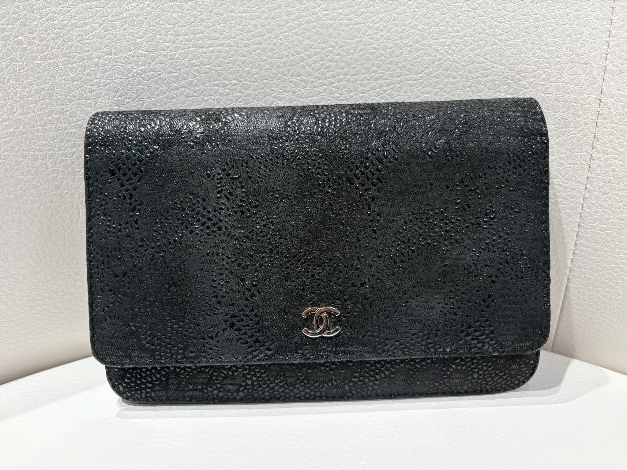 二手CHANEL中古黑銀立體浮雕WOC單肩斜孭袋 訂金 $500 總售價 $15398【JS485】