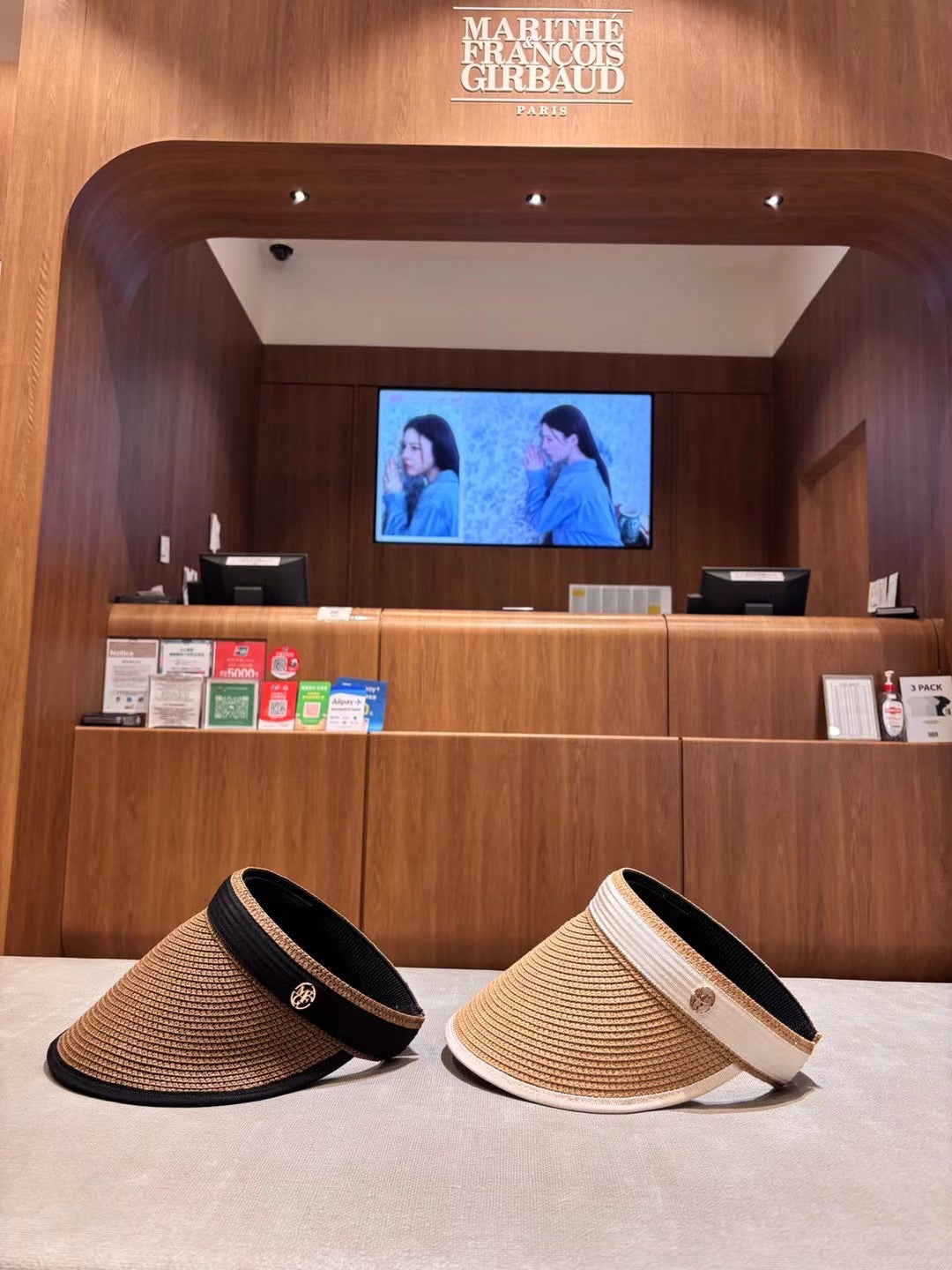 韓國 Marithe Francois Girbaud CIRCLE LOGO RAFFIA SUN VISOR【MF585】