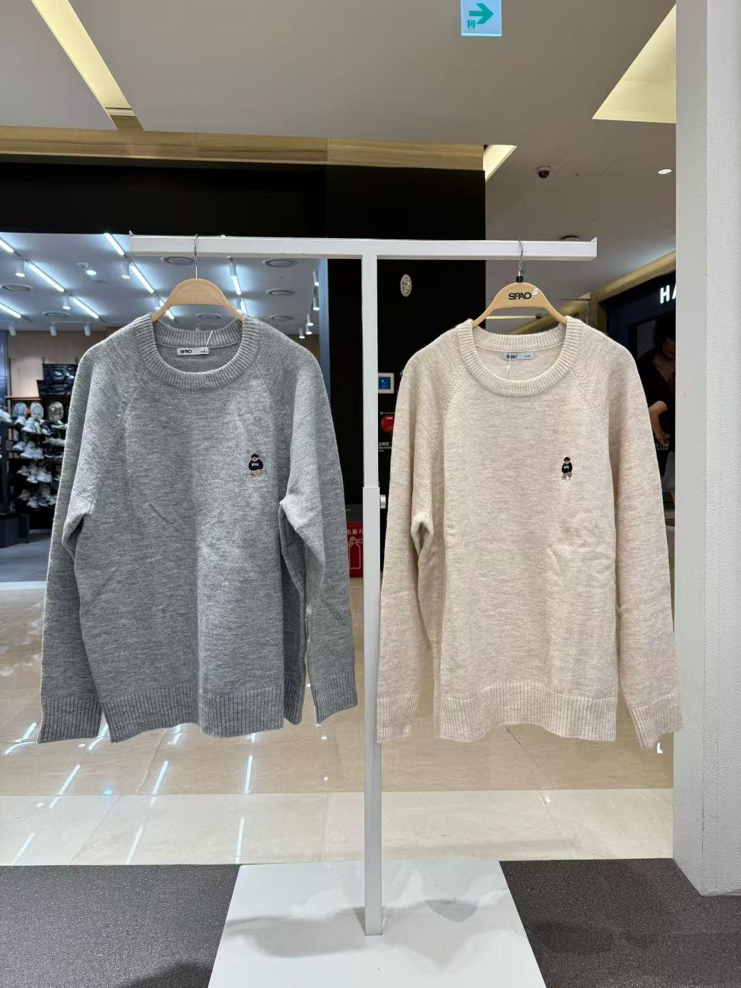 韓國 SPAO Embroidered Round Neck Sweater【SP241】