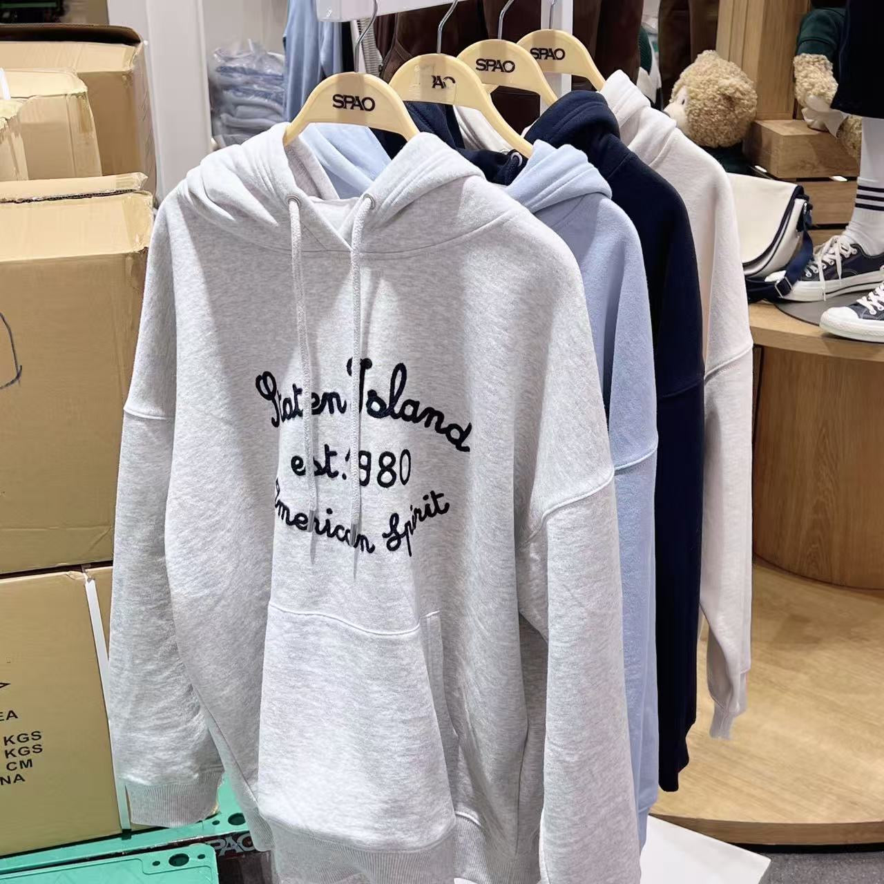 韓國 SPAO STATEN ISLAND Chain Embroidered Hooded Pullover【SP319】