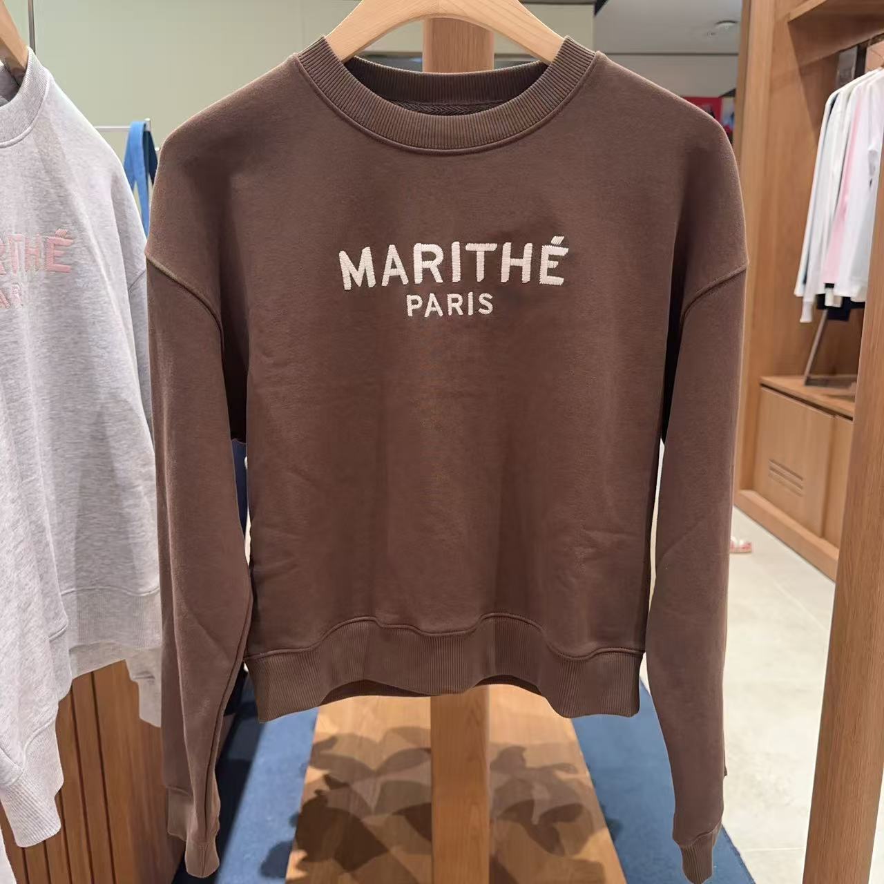 韓國 Marithe Francois Girbaud W Hand-Drawn Logo Crop Sweatshirt【MF721】