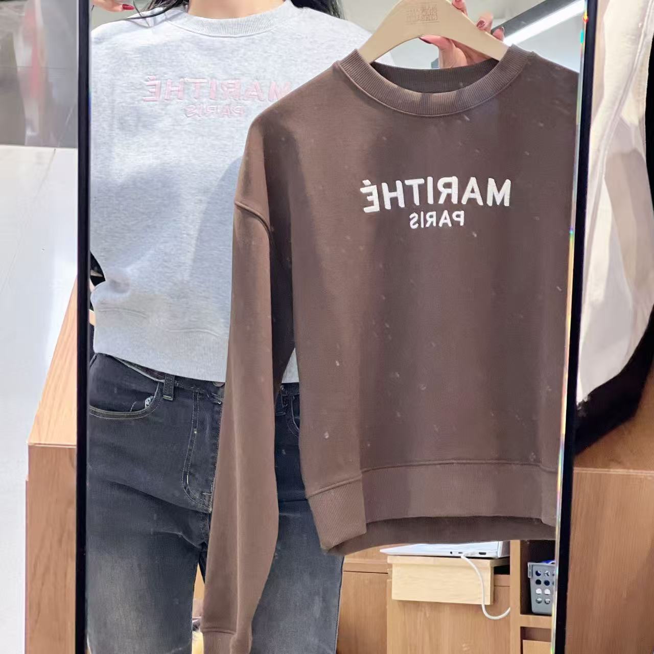 韓國 Marithe Francois Girbaud W Hand-Drawn Logo Crop Sweatshirt【MF721】