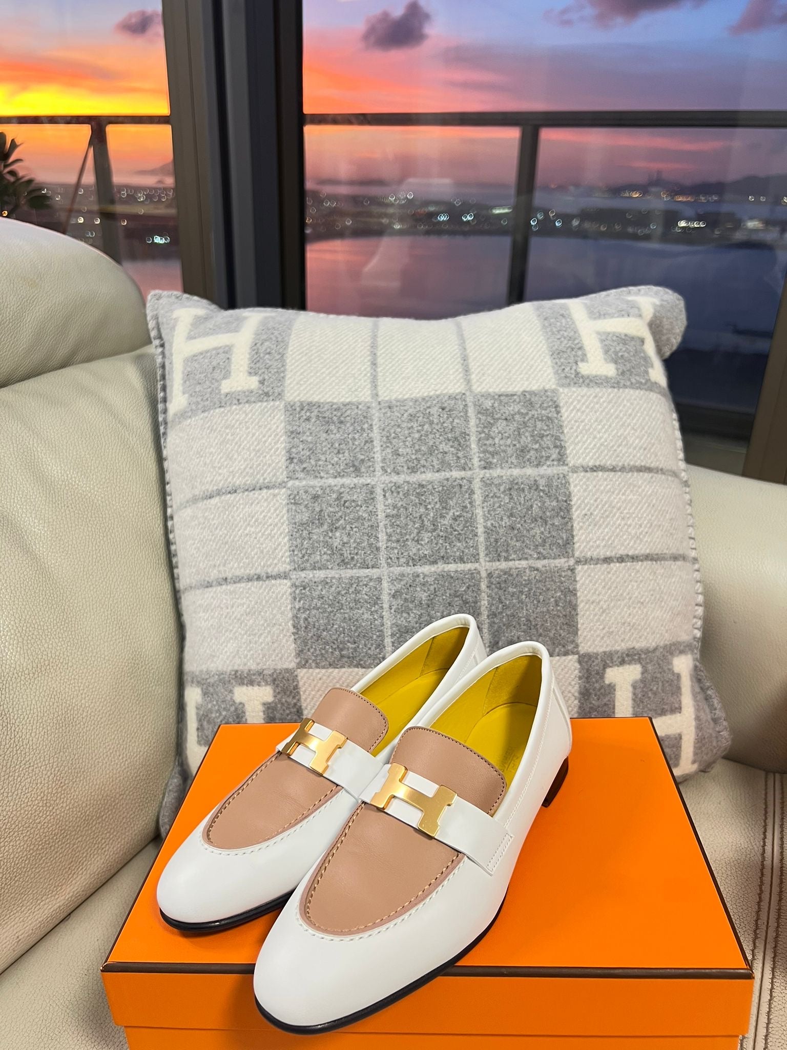 【Preloved】Hermes 特別拼色款真皮鞋 (尺碼37.5 正碼) (訂金$500,總售價為 $4,900)【ST016】