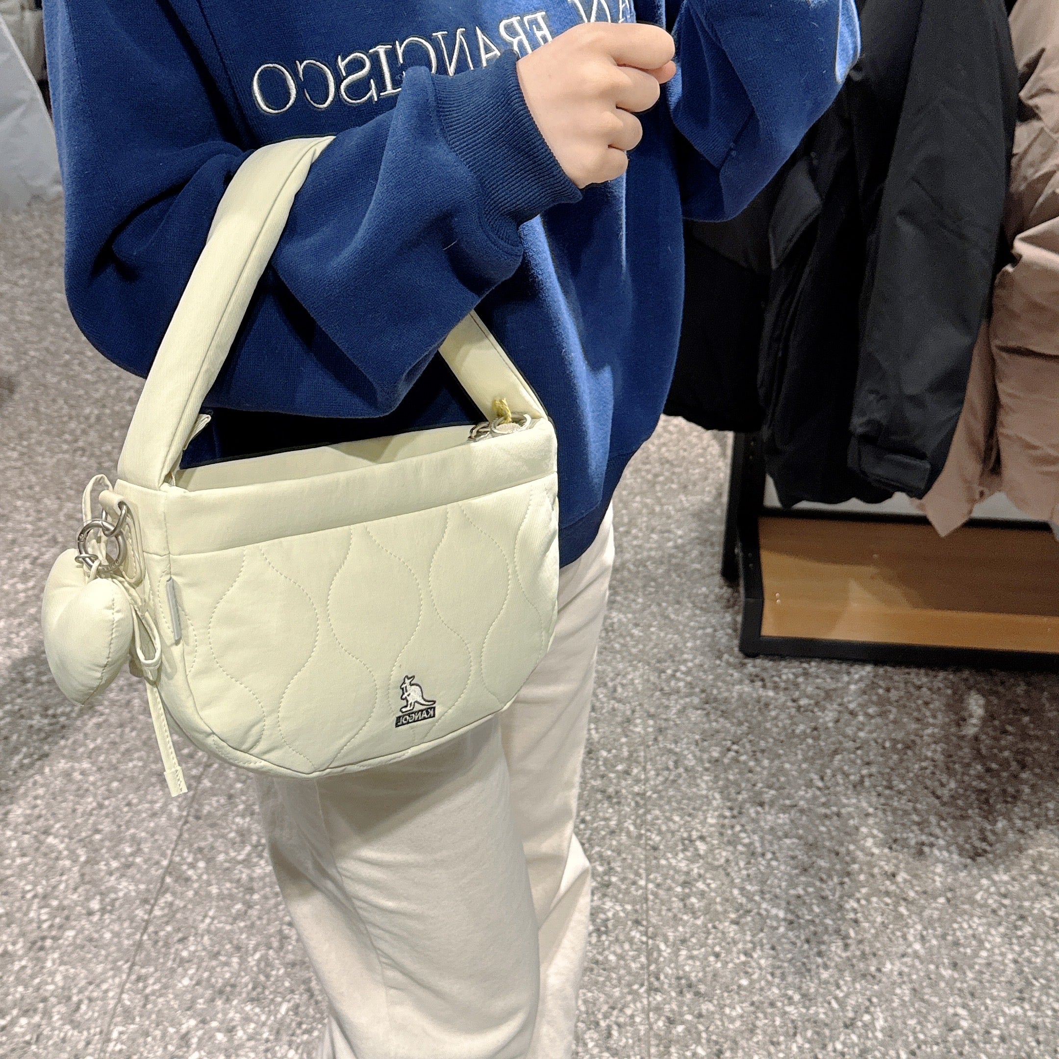 韓國 KANGOL WH Quilt Round Crossbody Bag【KL005】