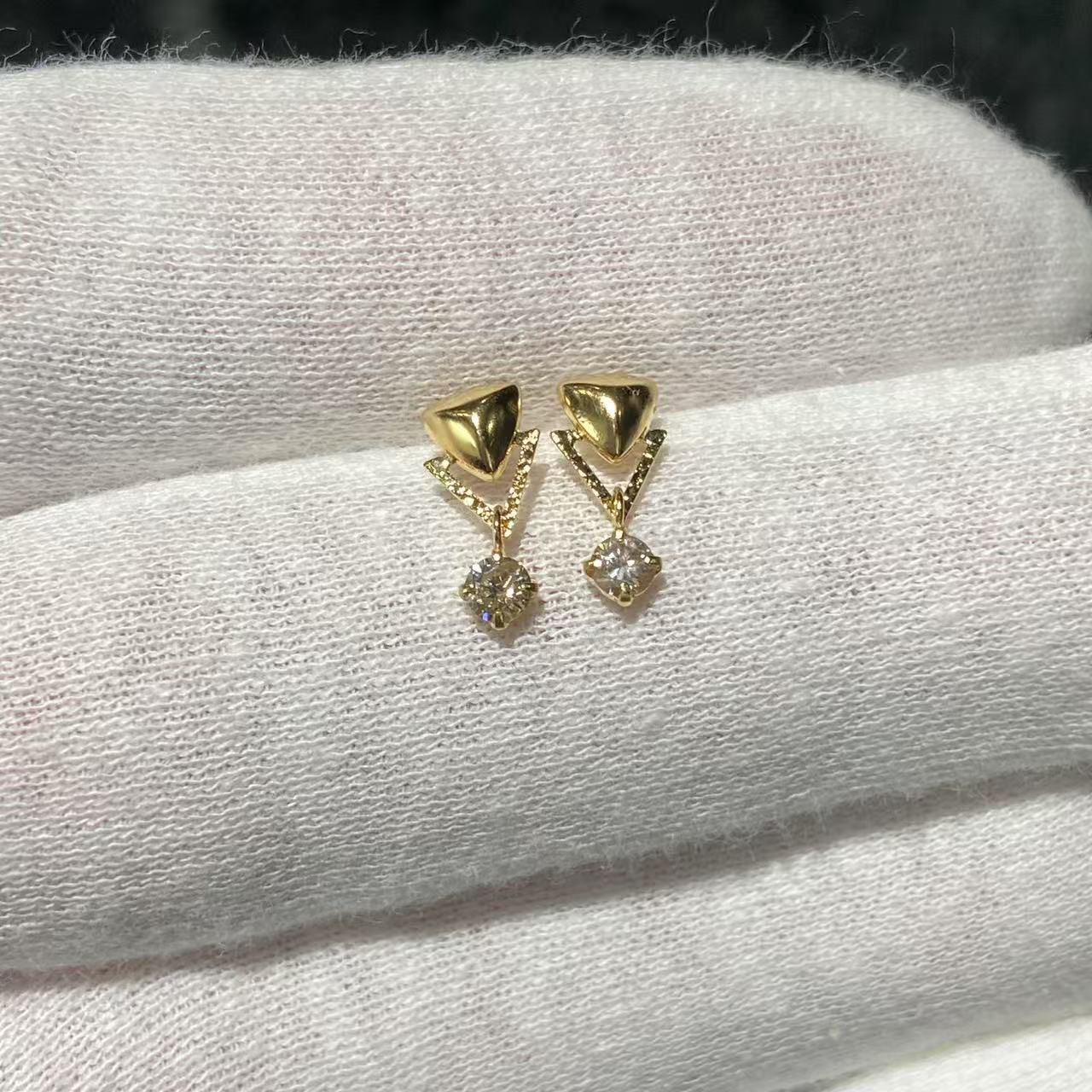 日本直送 閃耀V語 鑽石金耳釘【JS427】