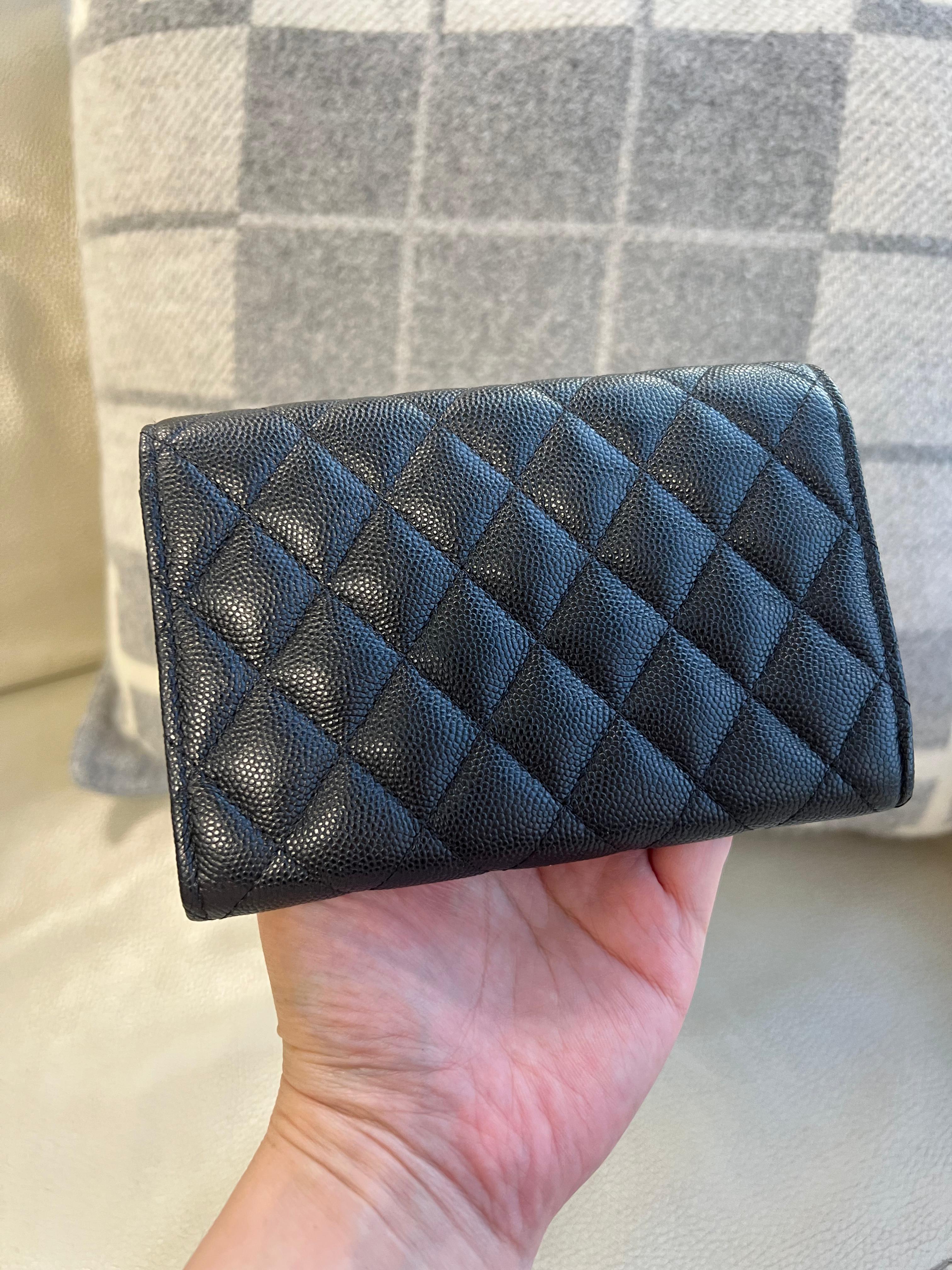 【Preloved】Chanel 黑色荔枝皮銀包 (訂金$500,總售價為 $6,200)【ST025】