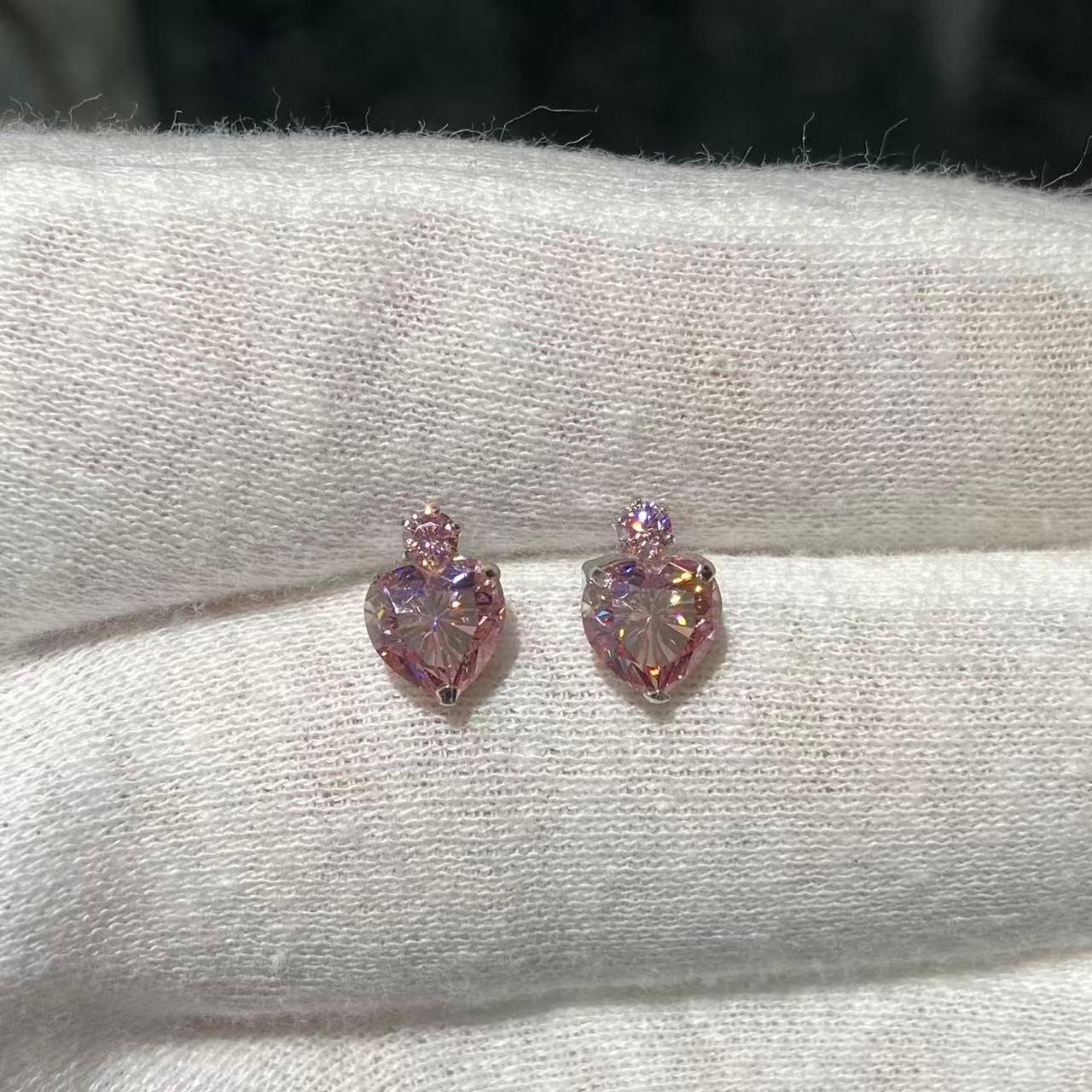 日本直送 粉色桃心莫桑鑽金耳釘【JS381】