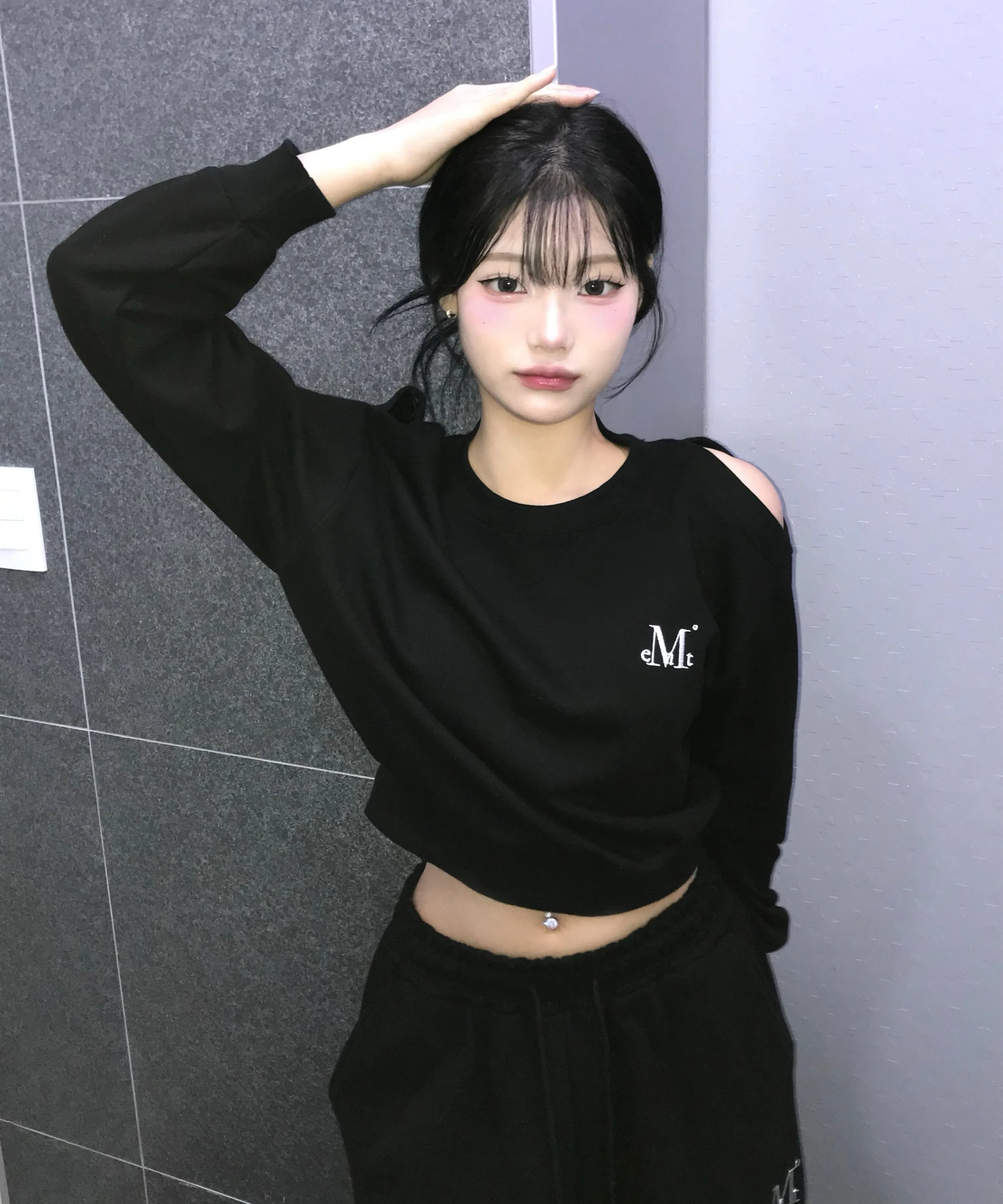 韓國 Mucent Herning Off Shoulder Crop Mtm【MU160】