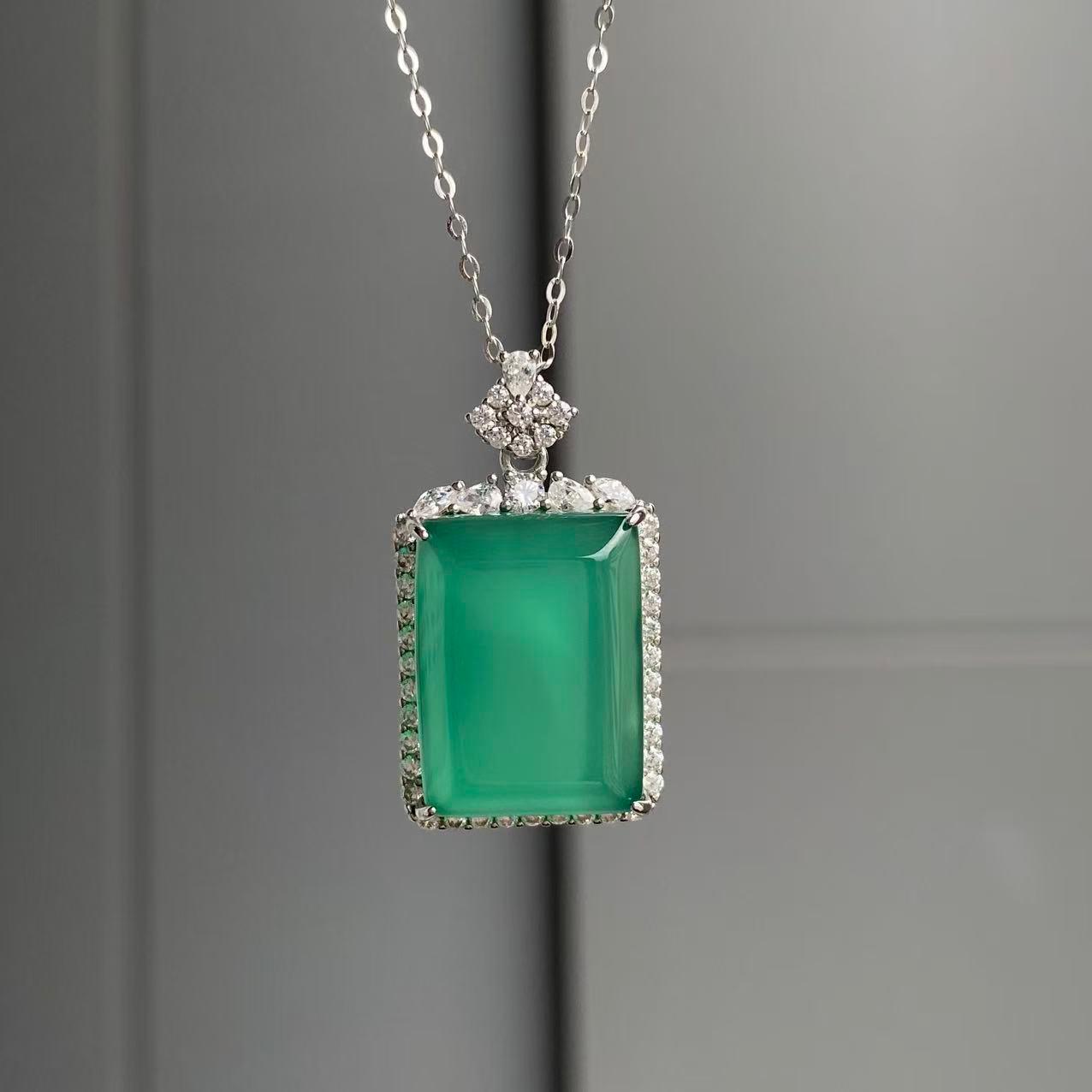 日本直送 滿綠玉髓無事牌項鍊【JS347】