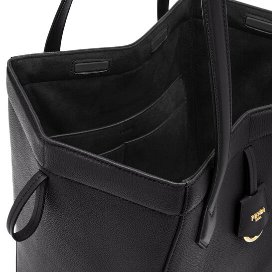 Fendi Bag (訂金$500,總售價為 $15,688)【SE107】