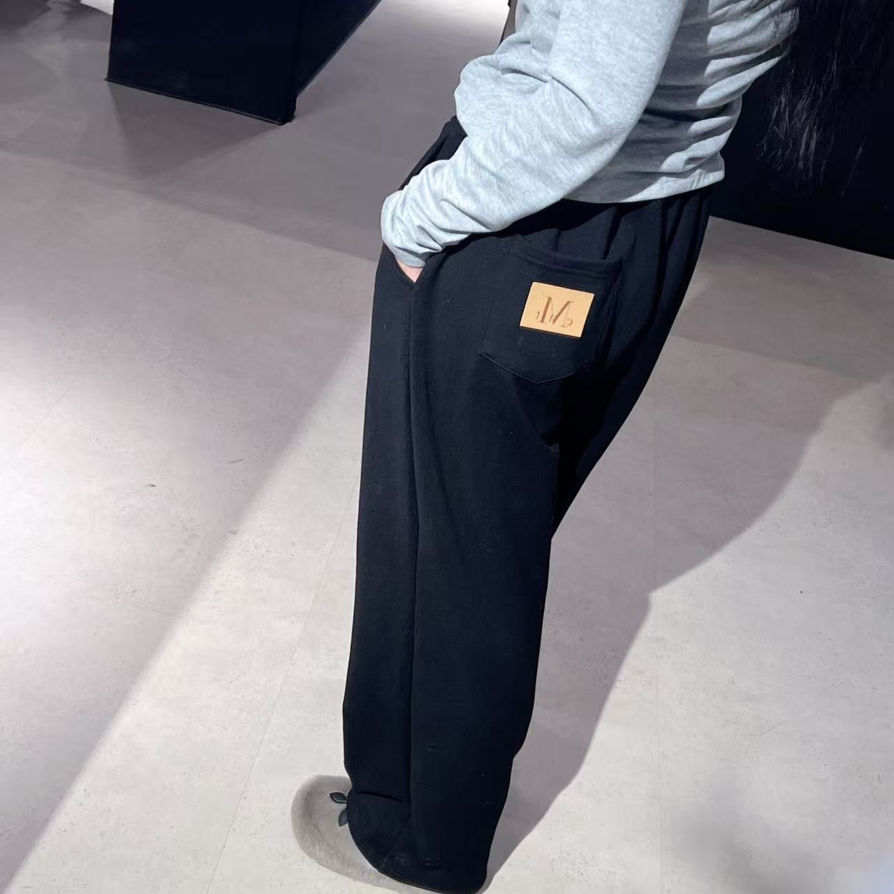 韓國 Mucent Rash Metal Logo Jogger Sweat Wide Pants【MU140】