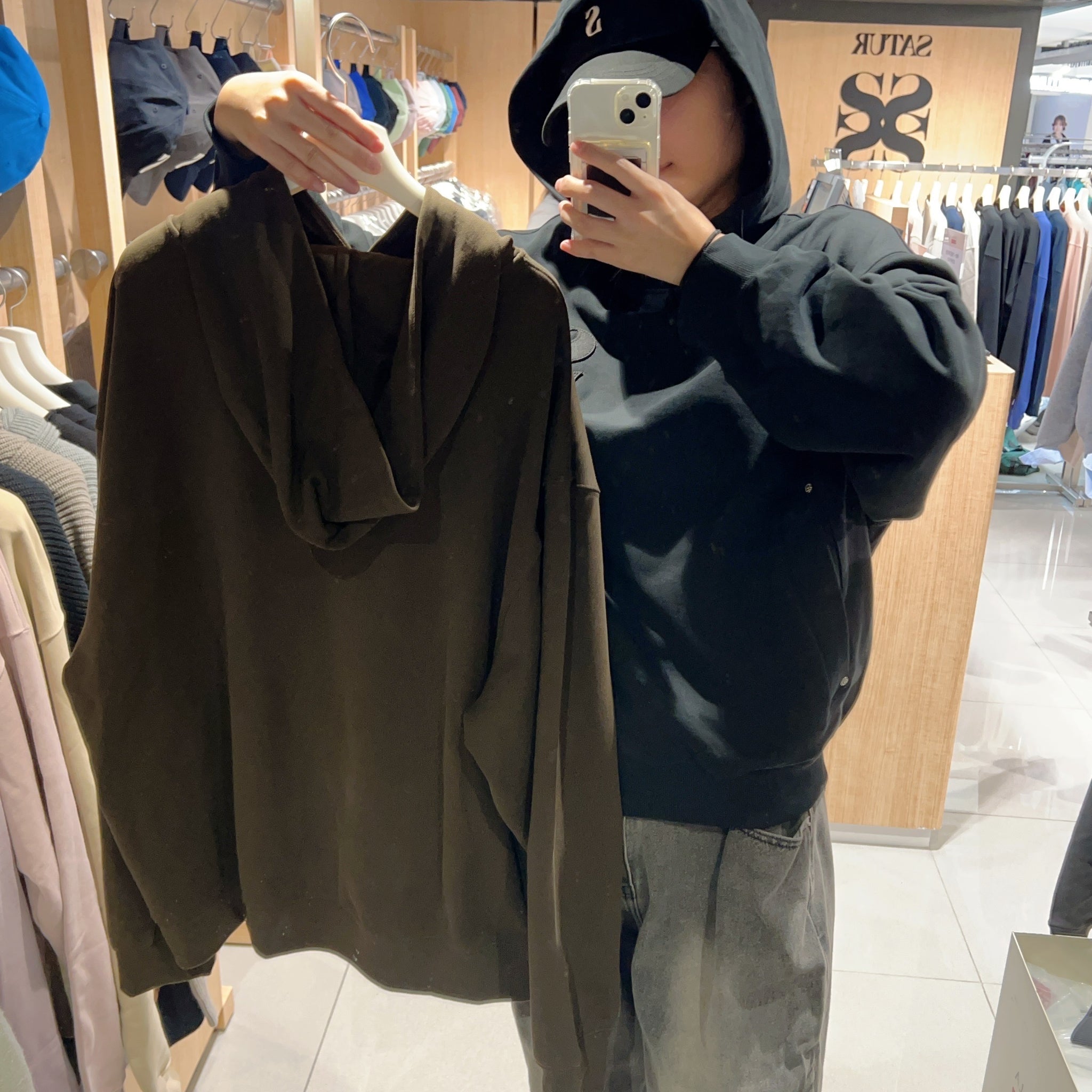 韓國 Satur Small Rivet Appliqué Pocket Logo Hoodie【SR146】