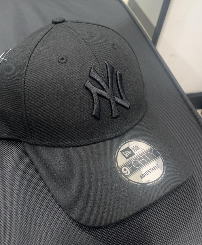 韓國 MLB New York Yankees black on black ball cap