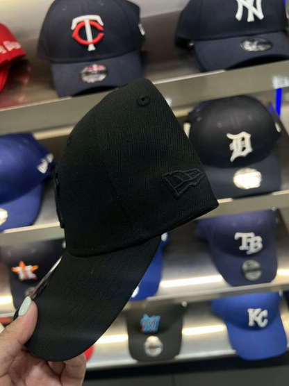 韓國 MLB New York Yankees black on black ball cap