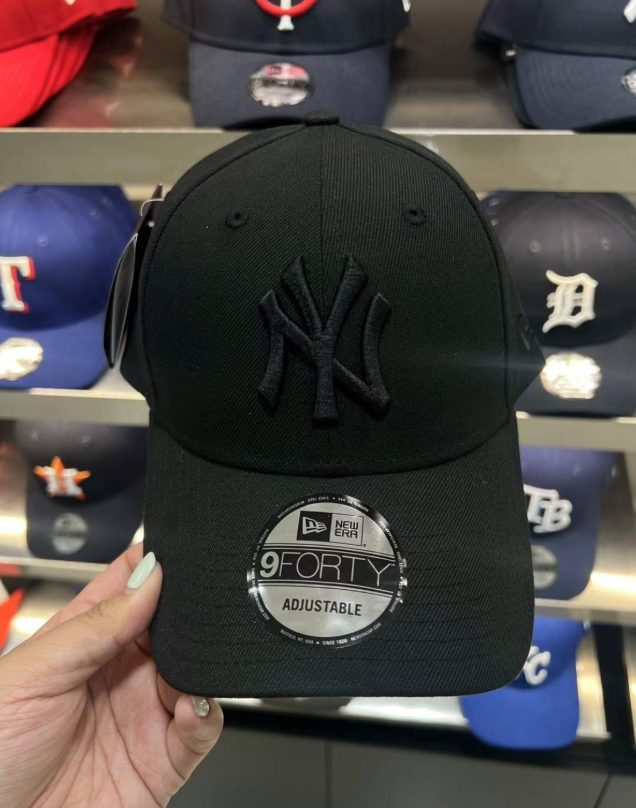 韓國 MLB New York Yankees black on black ball cap