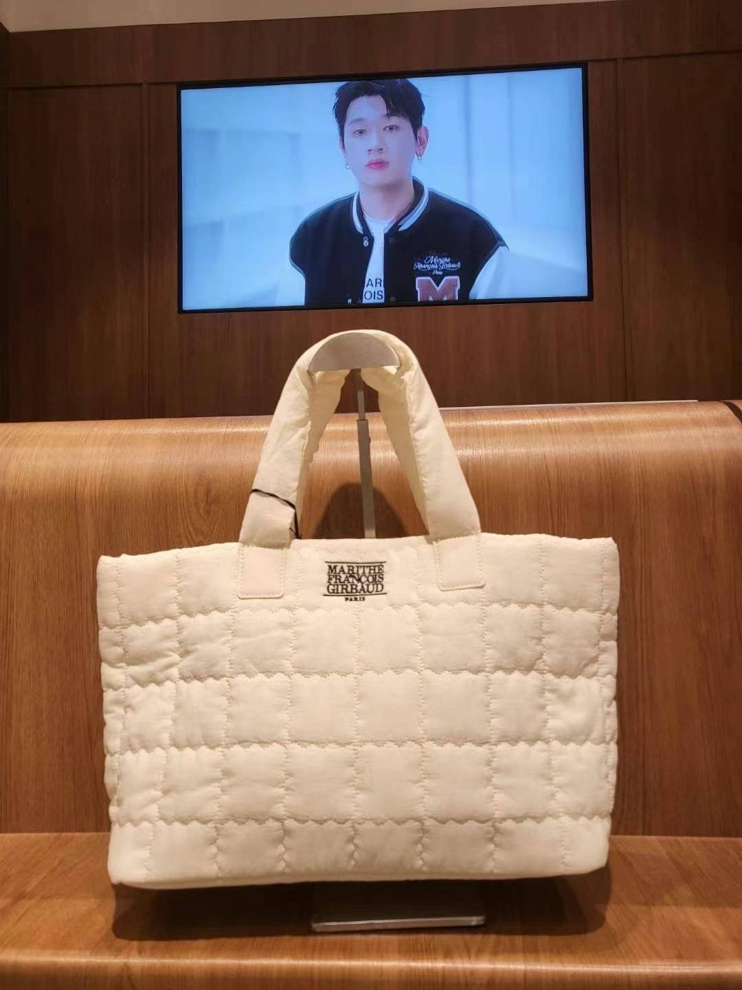 韓國 Marithe Francois Girbaud CLASSIC LOGO PADDING TOTE BAG 【MF007】 - STT Mall HK 靚太網購