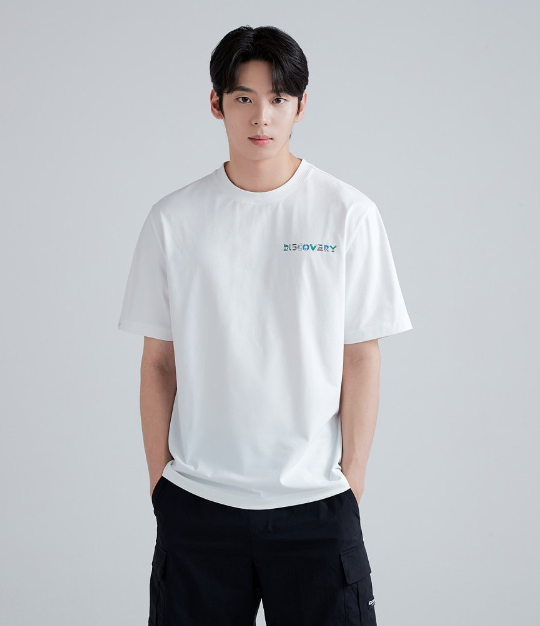 韓國 Discovery Athleisure Typography Graphic T-shirt【DY173】