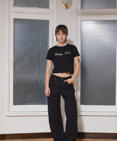 韓國 Matin Kim UNBALANCE TYPO LOGO CROP TOP【MK064】