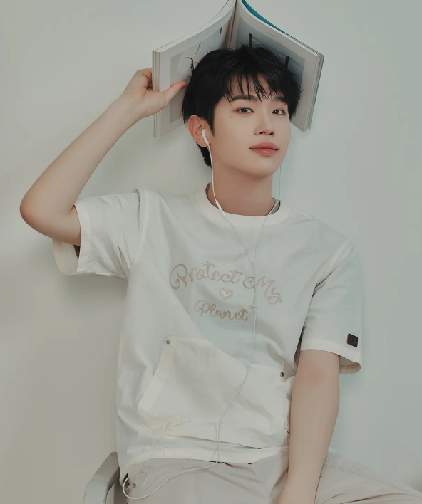 韓國 BBC Chain embroidery woven round t-shirt【BC056】