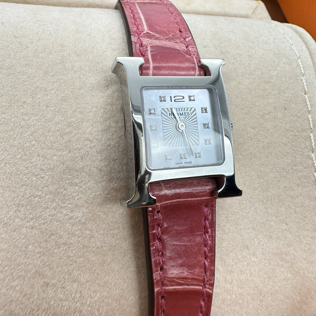 1201-48 Hermès H HOUR PM CK PINK SHINY WITH DIAMOND【全新】