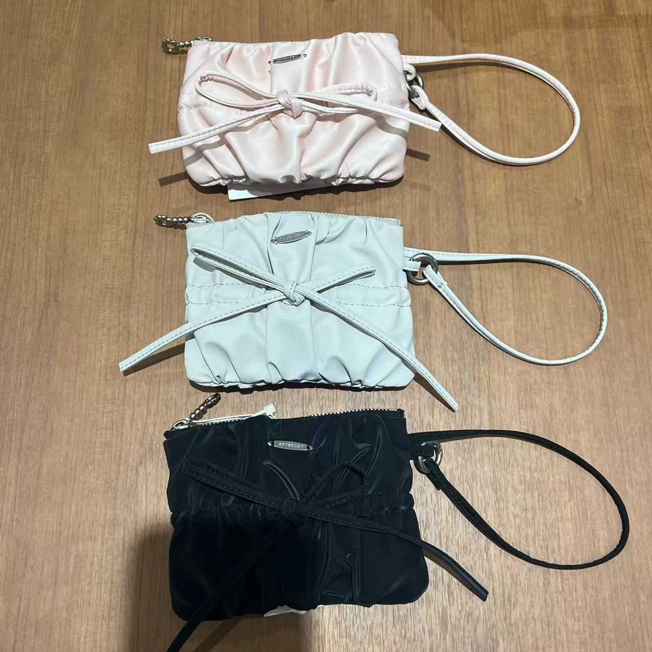 韓國 Covernat Clover Heart Shirring Ribbon Handle Pouch【CO015】