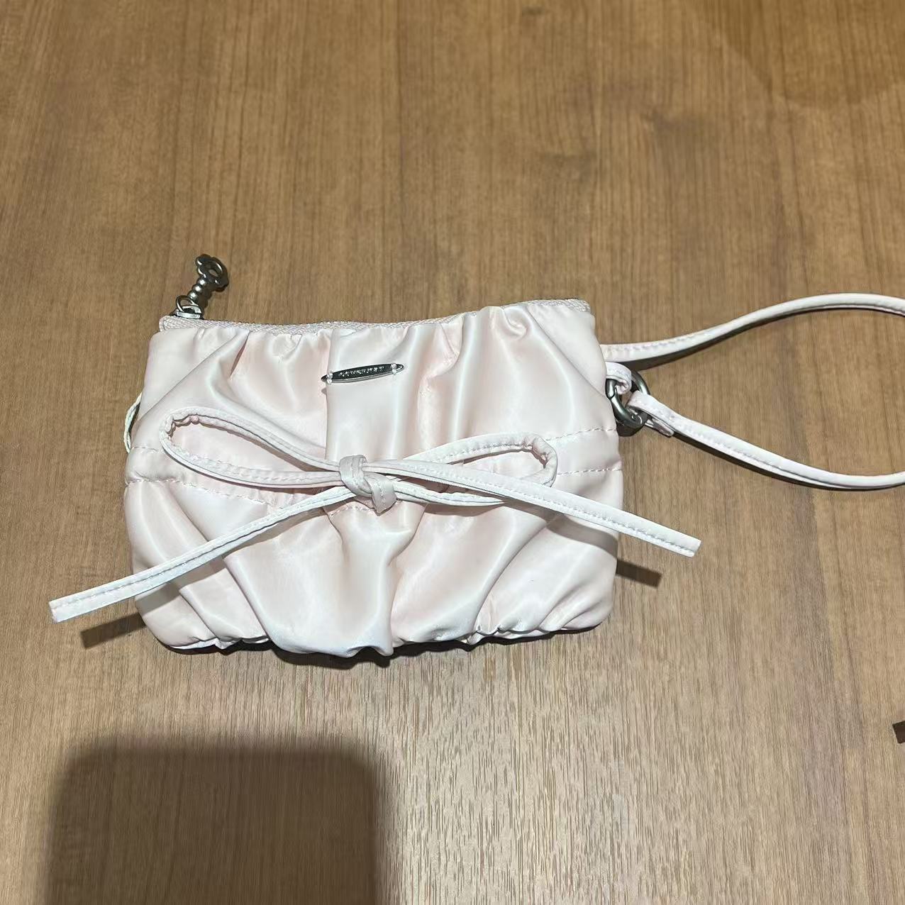 韓國 Covernat Clover Heart Shirring Ribbon Handle Pouch【CO015】