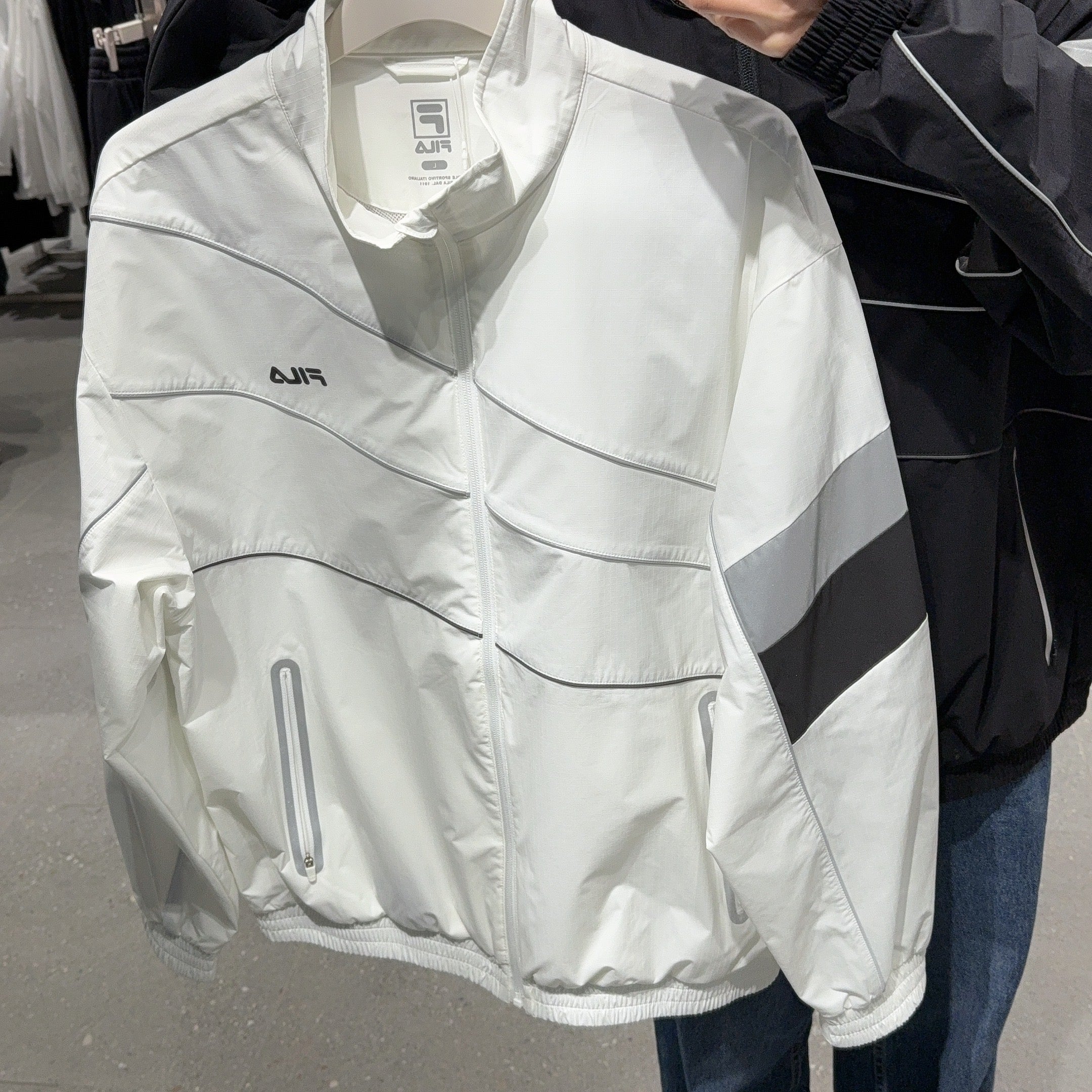 韓國 FILA Reflective Stretch Windbreaker【FA230】
