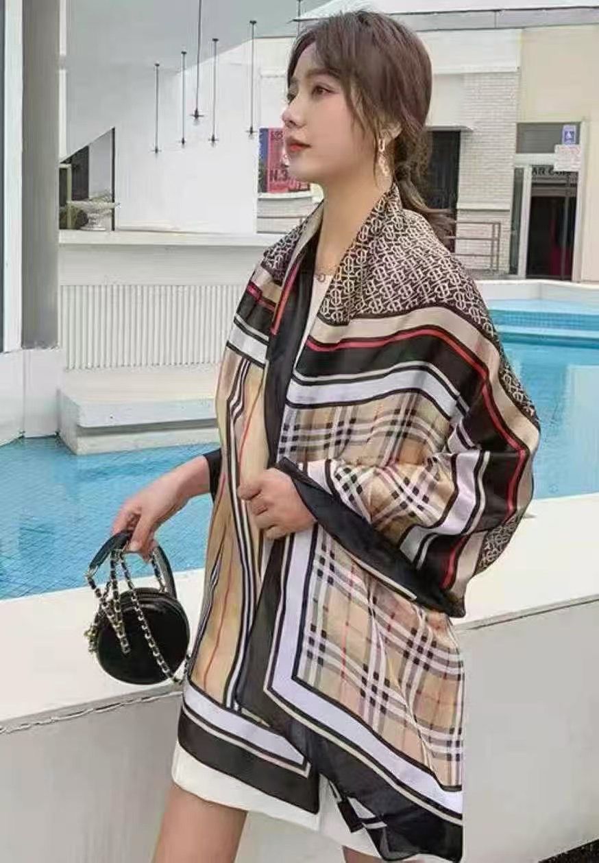 Burberry Silk Scarf 【YS0009】