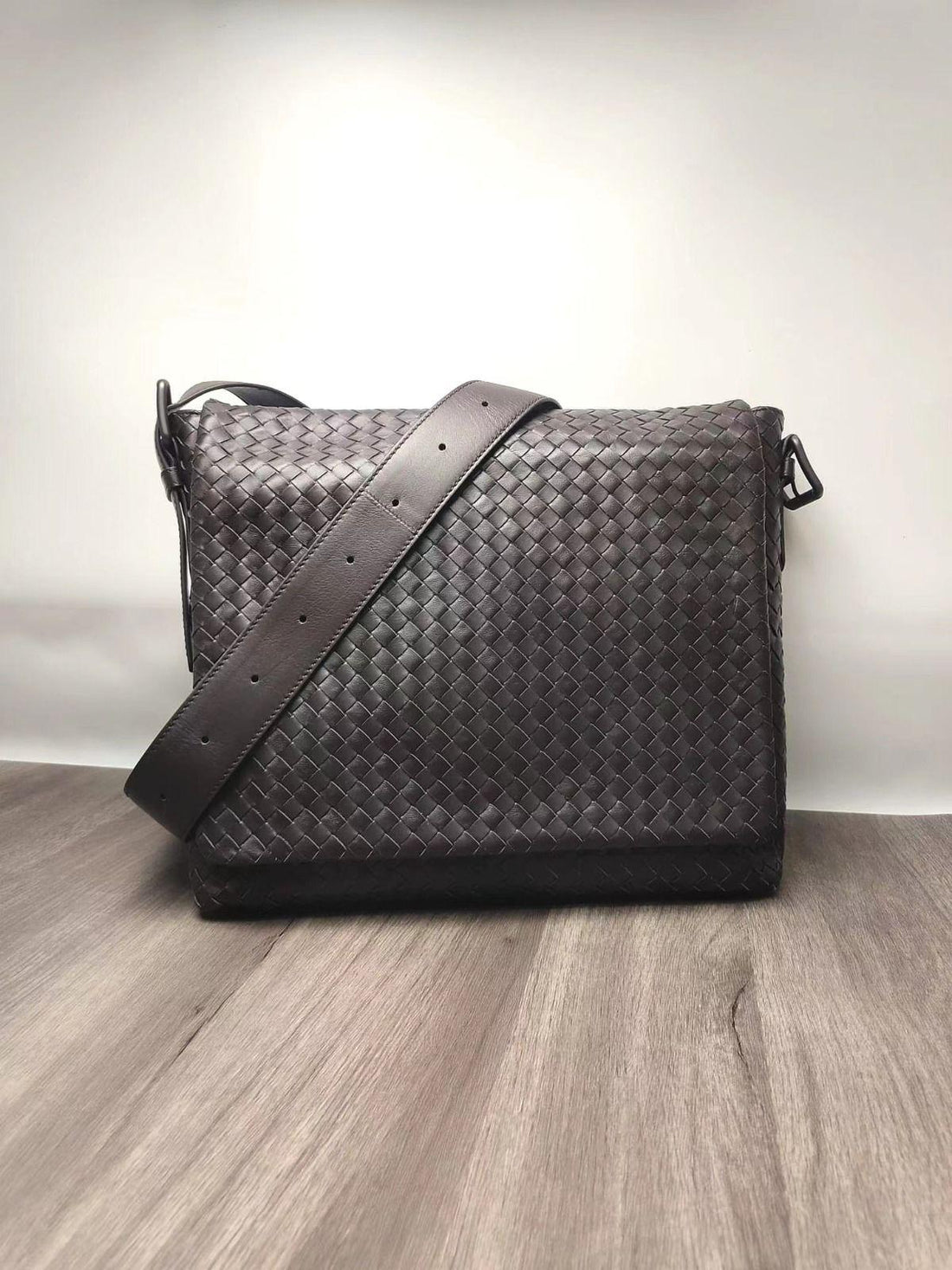 Bottega VenetaIntrecciato Calf Messenger Bag 【YS62】  訂金$1,000 總售價 $7000