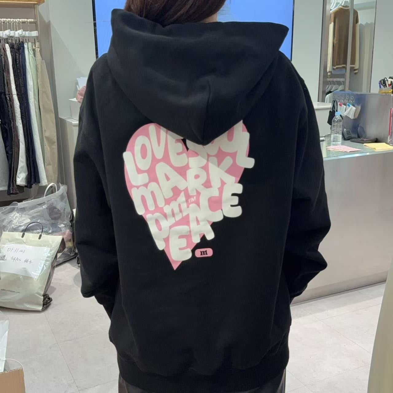 韓國 Markm HEART SLOGAN PULLOVER HOODIE【MA047】 - STT Mall HK 靚太網購