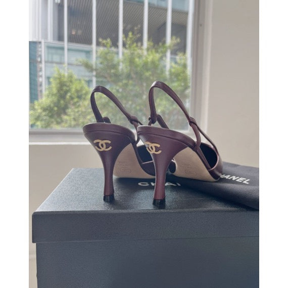 【Brand New】 Chanel Slingback 皮拼絹布高跟鞋連禮盒 (深紫紅拼黑色 - 斷碼36.5) (訂金$500，總售價為 $3,188)【ST012】