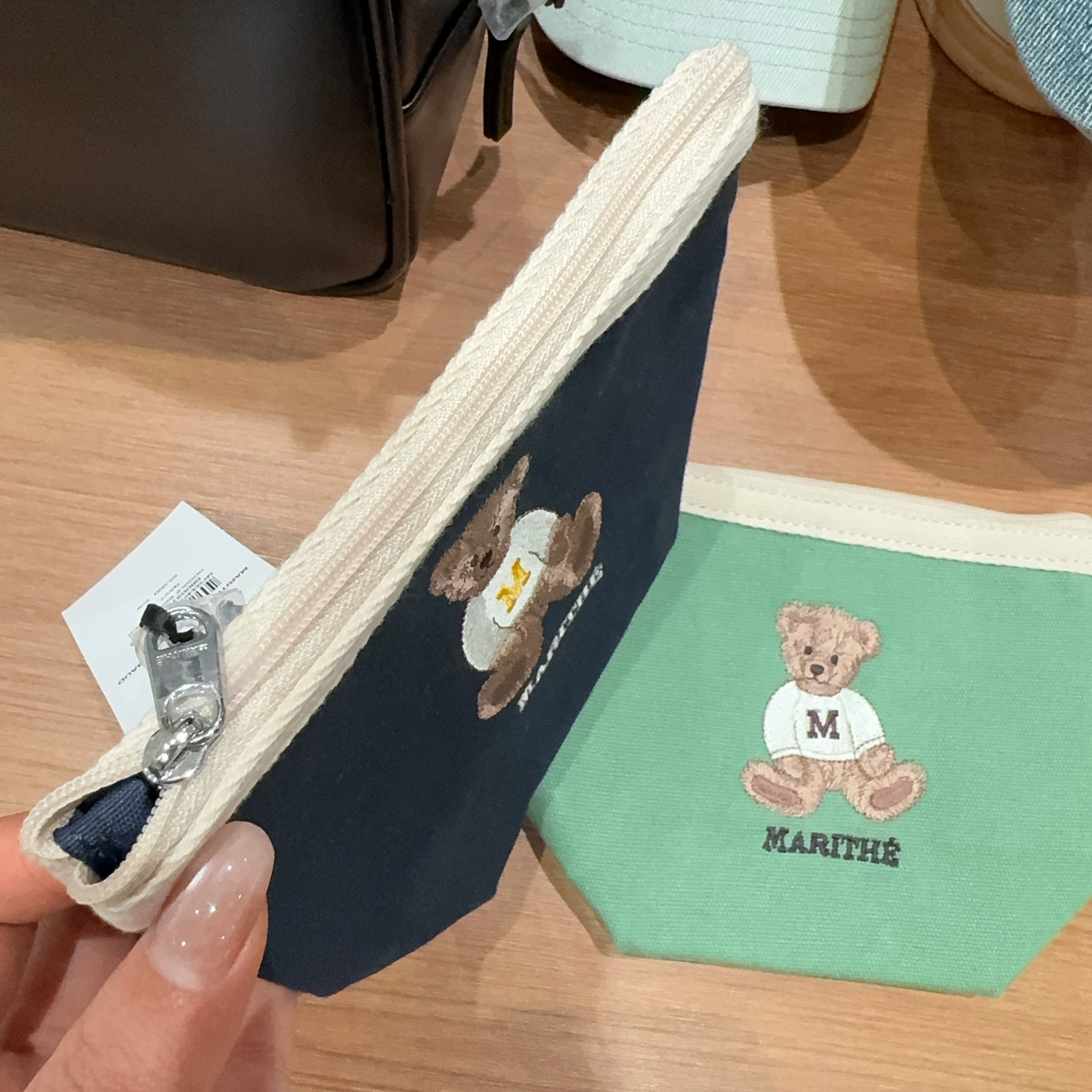 韓國 Marithe Francois Girbaud DOODLE BEAR POUCH【MF152】 - STT Mall HK 靚太網購