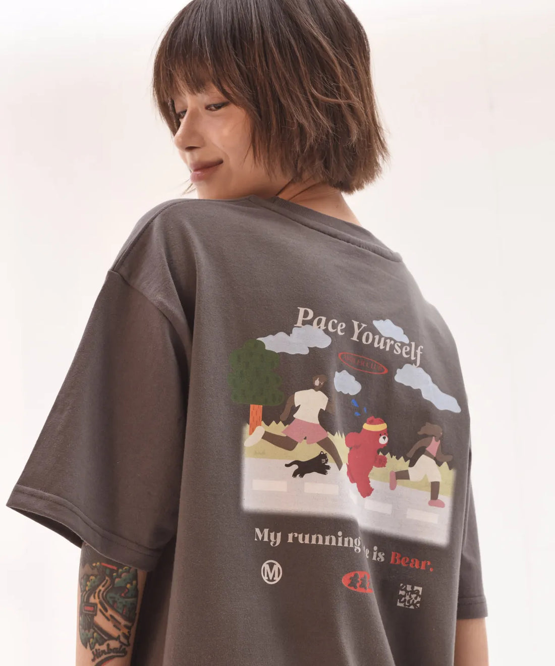 韓國 Ambler Running Bear Graphic Short Sleeve T-Shirt【AR085】