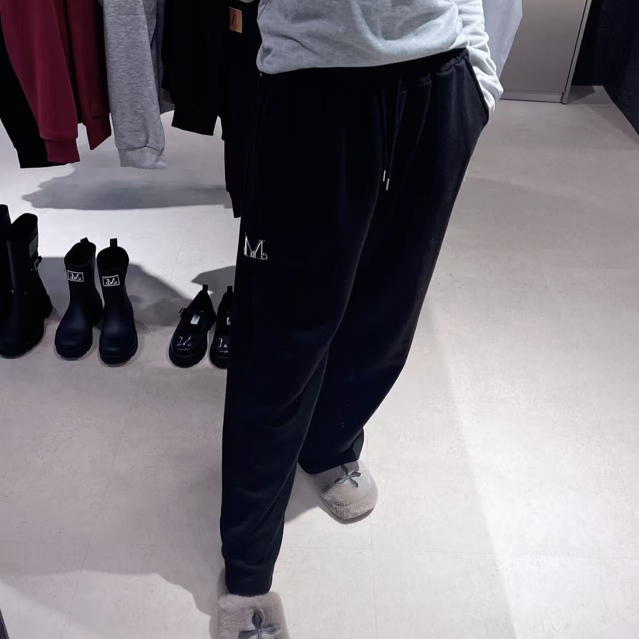 韓國 Mucent Rash Metal Logo Jogger Sweat Wide Pants【MU140】