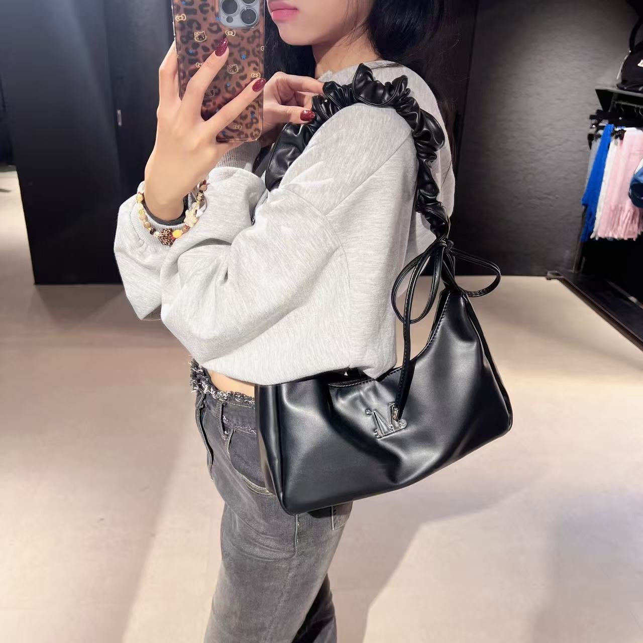 韓國 Mucent Roussel Metal Logo Shirring Cross Bag【MU108】