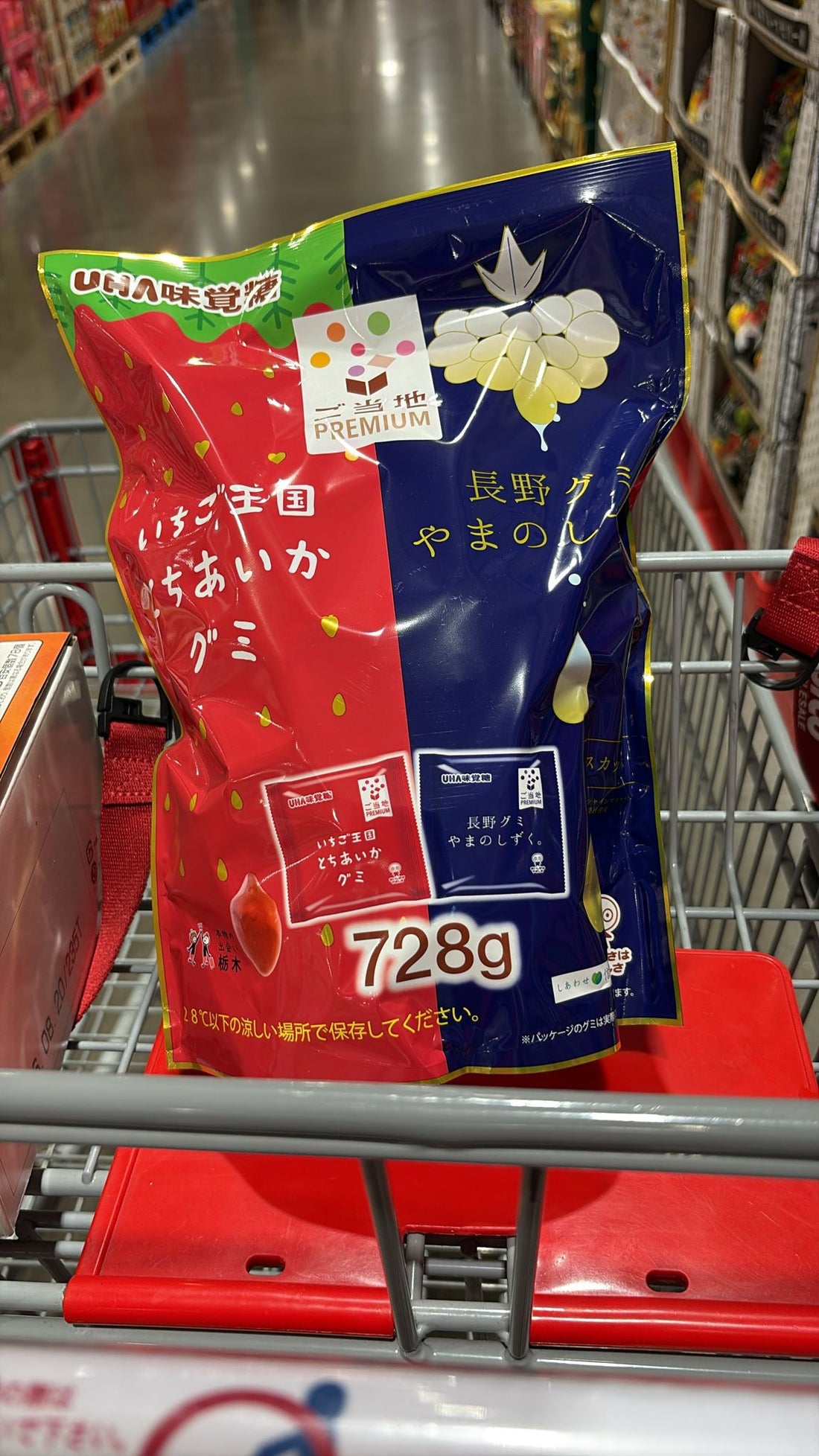 日本Costco UHA 當地 優質水果軟糖 26小包裝 728g UHA味覺糖產品採用日本各地的特產水果製成。 用栃木縣產的優質草莓果的果汁製成的； 使用長野縣優質葡萄「Shine Muscat」果汁製成的軟糖。 使用了魚膠， Q 彈【CJ188】