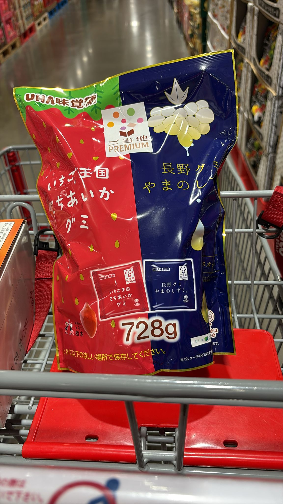 日本Costco UHA 當地 優質水果軟糖 26小包裝 728g UHA味覺糖產品採用日本各地的特產水果製成。 用栃木縣產的優質草莓果的果汁製成的； 使用長野縣優質葡萄「Shine Muscat」果汁製成的軟糖。 使用了魚膠， Q 彈【CJ188】