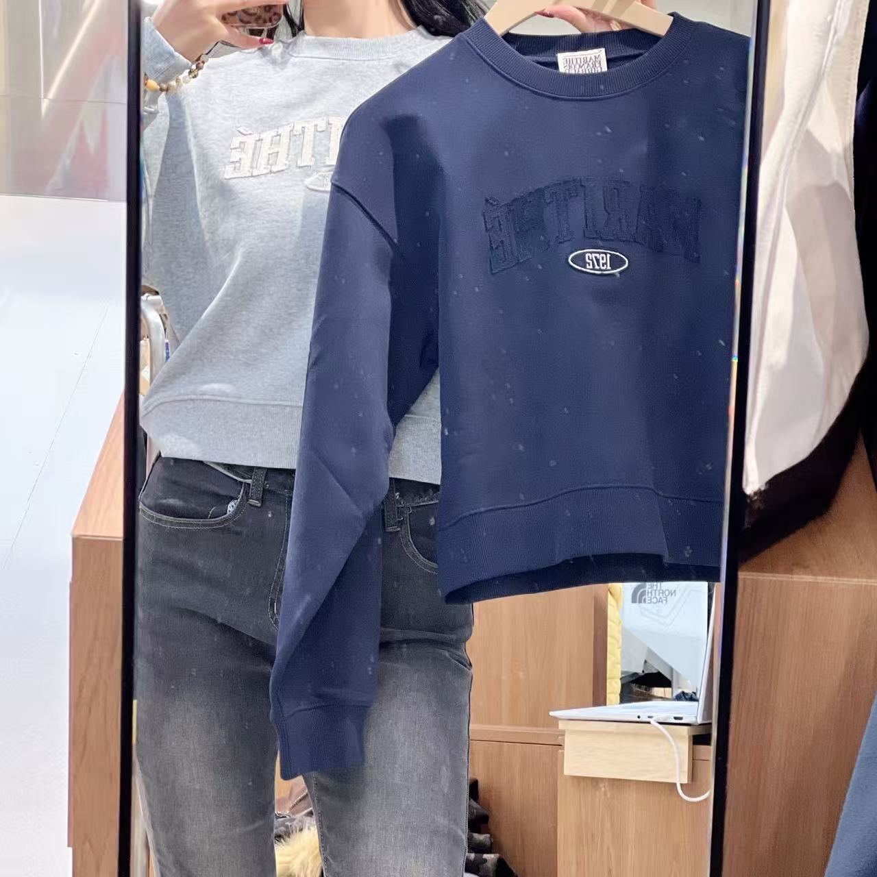 韓國 Marithe Francois Girbaud W Raw Edge Applique Logo Crop Sweatshirt【MF667】