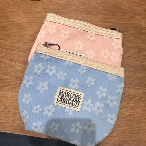 韓國 Marithe Francois Girbaud CLASSIC LOGO EMBO FLOWER POUCH 【MF318】 - STT Mall HK 靚太網購