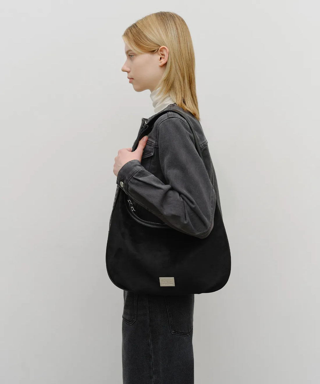 韓國 Marithe Francois Girbaud Classic Logo Round Suede Shoulder Bag【MF629】