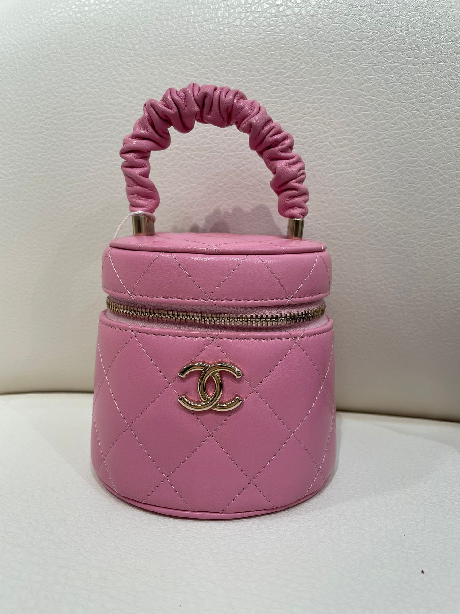 二手CHANEL 小化妝袋淡金扣  訂金 $500 總售價 $8899【JS522】